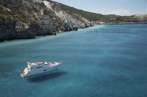 motor-yacht de luxe de croisière / à fly / 3 cabines