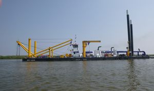 navire spécial drague suceuse à désagrégateur