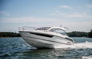 cabin-cruiser hors-bord / open / max. 10 personnes / 6 couchages