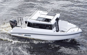 day-cruiser hors-bord / à cockpit fermé / max. 7 personnes / 2 couchages