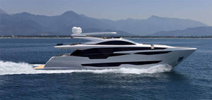 motor-yacht de croisière / à fly / à déplacement / 4 ou 5 cabines
