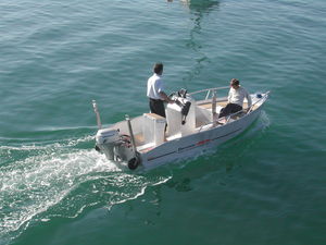 barque hors-bord / de pêche sportive