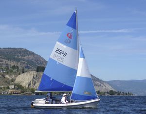 dériveur double / de régate / spinnaker symétrique / CL16