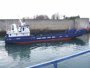 navire spécial barge motorisée