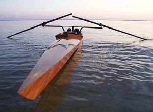 bateau d'aviron de loisir / skiff