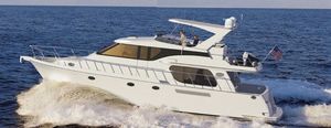 motor-yacht de croisière / à fly / à déplacement