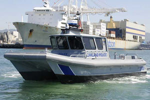 bateau de surveillance catamaran / in-bord hydrojet