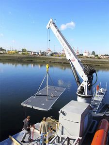 grue pour navire / télescopique / de pont