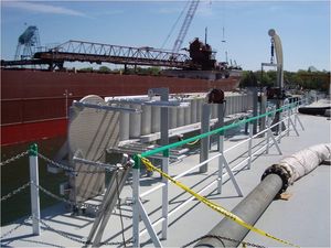 passerelle d'embarquement pour navire / pliant / motorisée