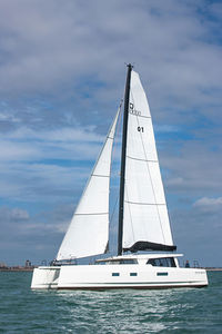 catamaran / de croisière / à cockpit fermé / 3 cabines