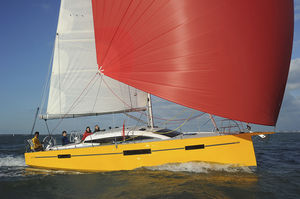 voilier de grande croisière / cockpit ouvert / 2 cabines / biquille