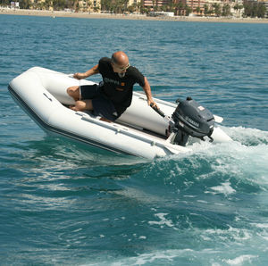 bateau pneumatique hors-bord / pliable