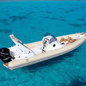 bateau pneumatique hors-bord / semi-rigide / à console centrale / max. 18 personnes