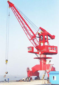 grue portuaire / à flèche relevable