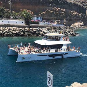 motor-yacht catamaran / de charter / à fly