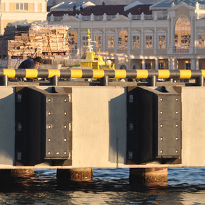 défense pour port / de quai / en forme de V