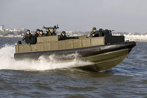 bateau militaire / in-bord hydrojet / bateau pneumatique semi-rigide