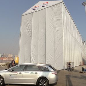 hangar de bateaux / pour réparation