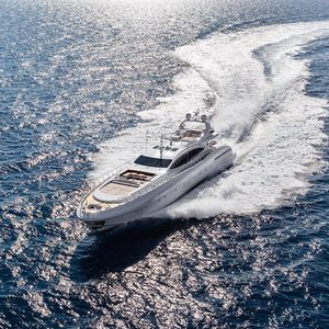 super-yacht de croisière / à fly / coque à déplacement / 5 cabines
