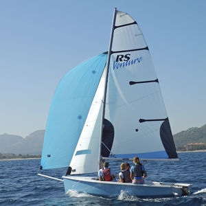 dériveur double / école / spinnaker asymétrique