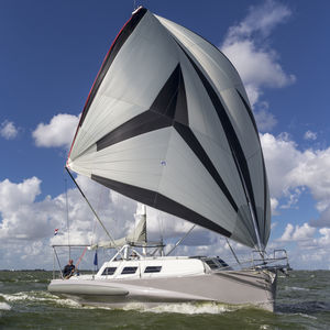 voilier de croisière / cockpit ouvert / biquille