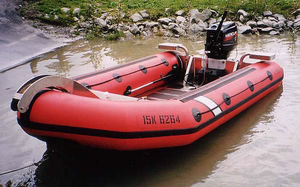 bateau pneumatique hors-bord / semi-rigide / max. 9 personnes