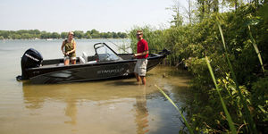 bay boat hors-bord / à double console / de pêche sportive / max. 5 personnes