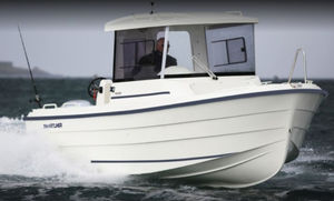 bateau de pêche-promenade in-bord / avec timonerie / max. 7 personnes