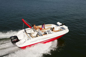 deck-boat hors-bord / de pêche sportive / max. 12 personnes