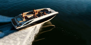 deck-boat in-bord / max. 12 personnes