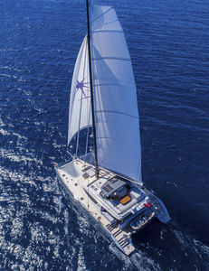 catamaran / de grande croisière / à fly / 4 ou 5 cabines