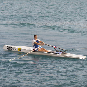 bateau d'aviron de compétition / skiff