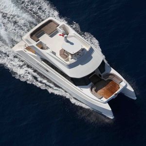 bateau promenade catamaran / in-bord