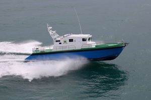 bateau de surveillance in-bord / in-bord hydrojet