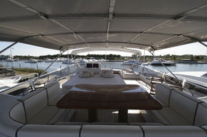 motor-yacht de croisière / à fly / 3 ou 4 cabines