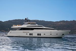 motor-yacht de croisière / à fly / raised pilothouse / 4 ou 5 cabines