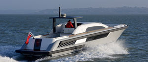 vedette hydrojet / bimoteur / open / à console centrale