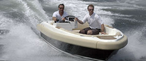 barque hors-bord / open / à console latérale / annexe pour yacht
