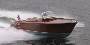 runabout traditionnel / in-bord / stern-drive / à double console