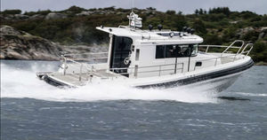 bateau de travail in-bord / avec timonerie