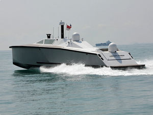 bateau de travail polyvalent in-bord / à cockpit fermé / USV