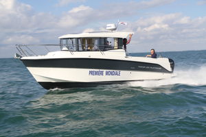 bateau de pêche-croisière hors-bord / à cockpit fermé / max. 8 personnes