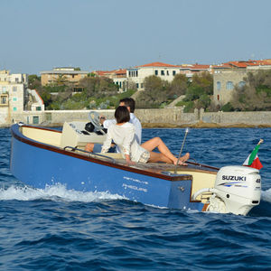 coque open hors-bord / annexe pour yacht / max. 5 personnes / bain de soleil
