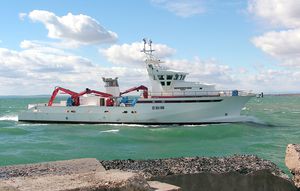 navire de pêche professionnelle thonier senneur