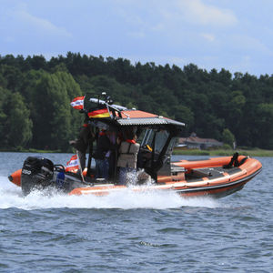 bateau pneumatique hors-bord / RIB / à console centrale / en aluminium