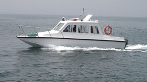 bateau de travail catamaran / in-bord