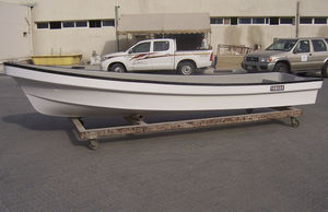 barque hors-bord / open