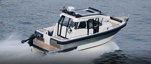 cabin-cruiser in-bord / hard-top / max. 9 personnes / 4 couchages