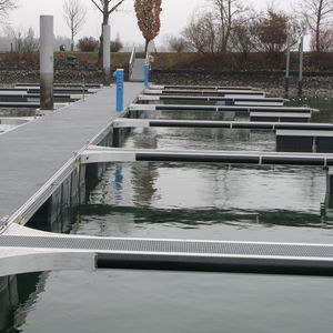 ponton modulable / flottant / d'amarrage / pour marina