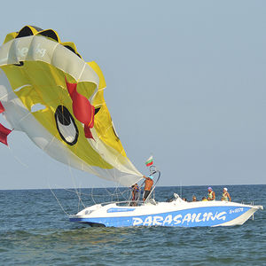 bateau de parachute ascensionnel in-bord